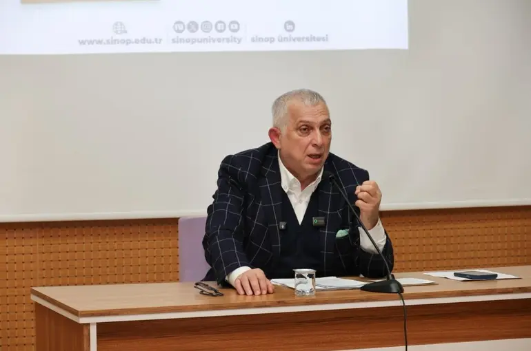 Metin Külünk: "Mesele, hak ile batıl mücadelesinde kimin nerede durduğudur"
