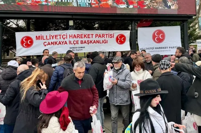 MHP Çankaya’dan Miraç Kandili’nde kandil simidi ikramı
