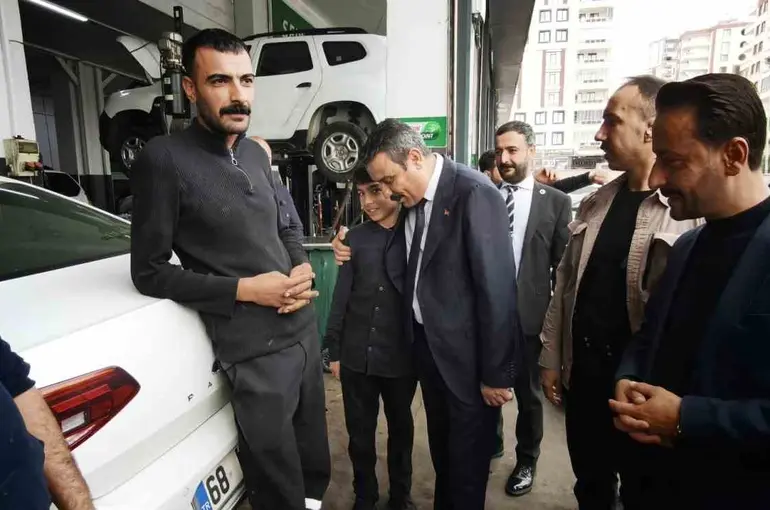 MHP İl Başkanı Özcoşkun, 3. sanayi sitesi esnafıyla bir araya geldi
