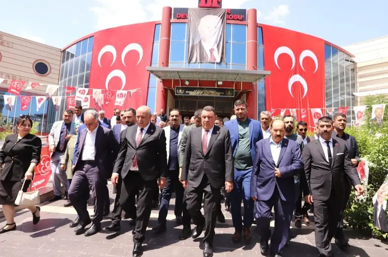 MHP Kayapınar Kongresinde Baver Bulut yeniden başkan seçildi

