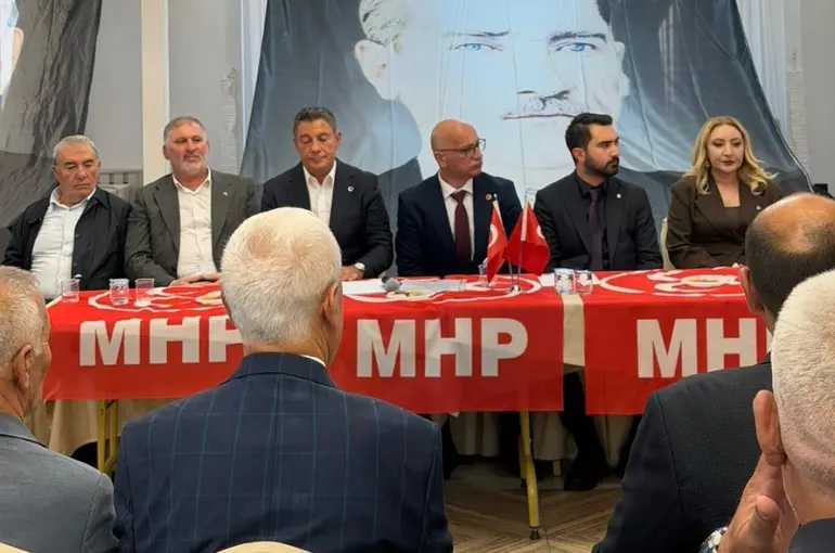 MHP Sarıkamış İlçe Kongresi’nde Tarık Bilgin güven tazeledi
