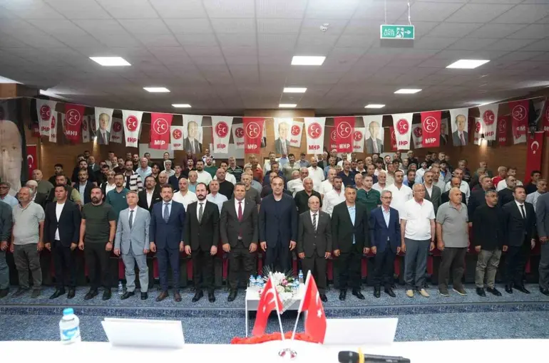 MHP Tortum İlçe Başkanlığı’nda İlhan Uzun güven tazeledi
