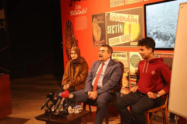 Milli Eğitim Bakanı Tekin'den Aydın'da 'Demokrasi ve Însan' dersi