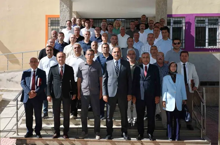 Milli Eğitim Müdürü Gün, ortaokul müdürleriyle  bir araya geldi

