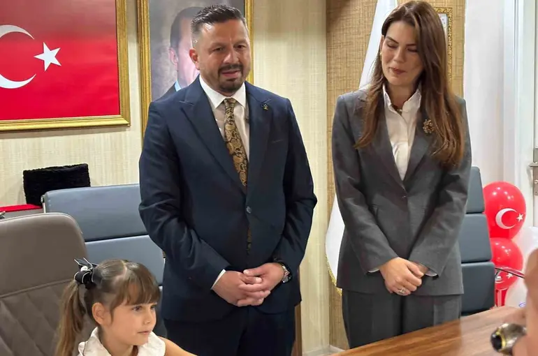 Minik İrem’e İzmir’de sınıf başkanlığını kaybetti
