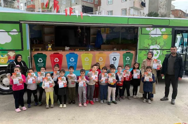 Minik öğrencilere gezici araçla sıfır atık dersi
