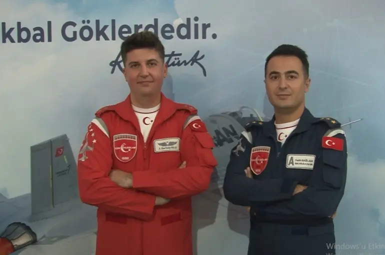 Mısır piramitlerinden Şanlıurfa semalarına: Türk Yıldızları’ndan ilham veren şov
