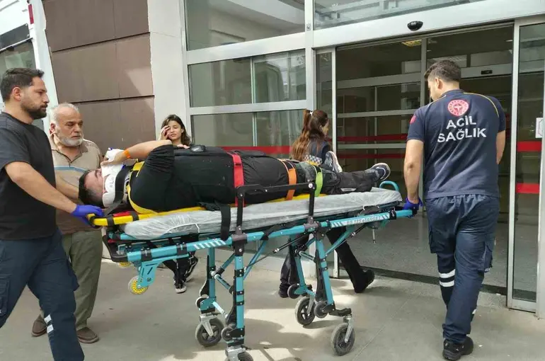 Motosiklet devrilerek sürüklendi: 1 yaralı
