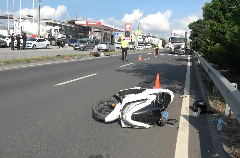 Motosiklet ile elektrikli bisiklet çarpıştı: 2 yaralı
