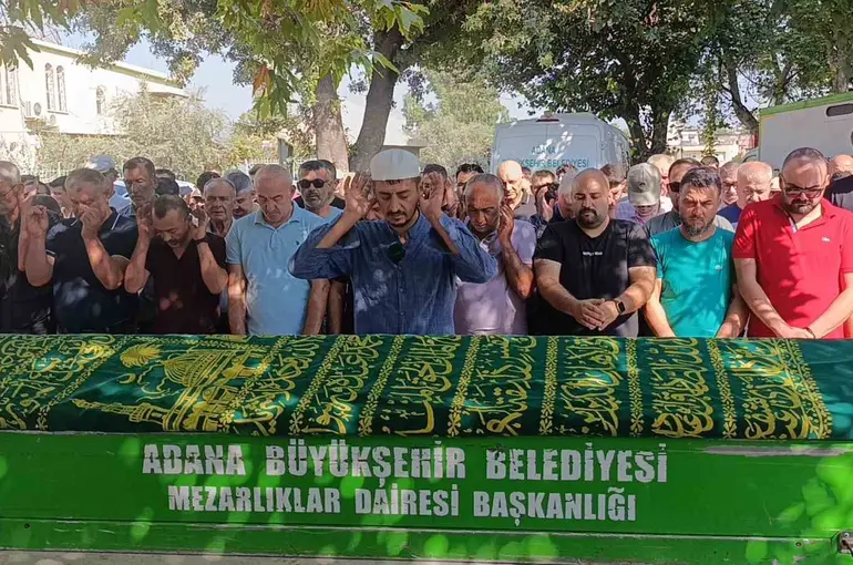 Motosiklet kazasında hayatını kaybeden 17 yaşındaki Ayaz, son yolculuğuna uğurlandı

