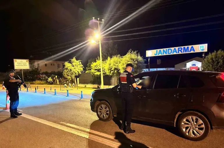 Muğla’da Jandarma denetimlerinde 33 şahıs tutuklandı
