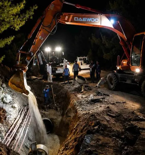 MUSKİ ekiplerinden Torba’daki su isale hattı patlamasına gece müdahalesi
