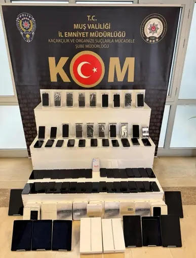 Muş’ta kaçakçılık operasyonu: 98 adet cep telefonu, 11 adet tablet ve 20 kilo nargile tütünü ele geçirildi
