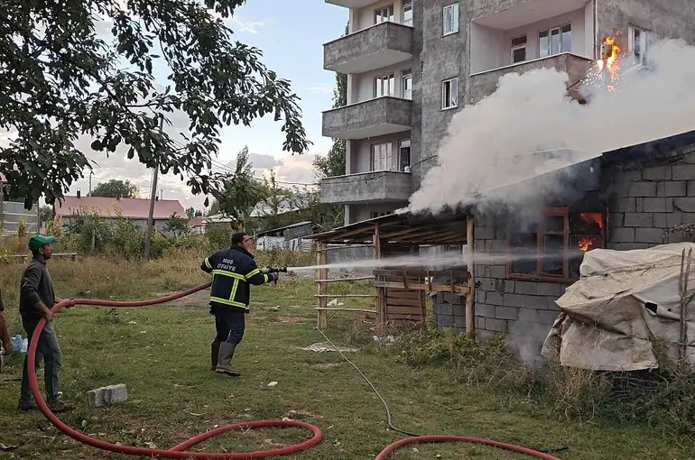 Muş’ta odunlukta korkutan yangın
