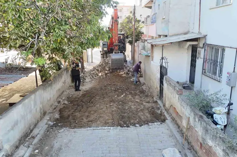 Nazilli Yeşil Mahalle’de yol yenileme çalışmaları başladı
