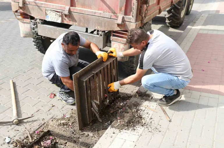 Nazilli’de kış öncesi mazgal temizliği
