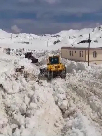 Nemrut’ta kar 5 metreyi buldu
