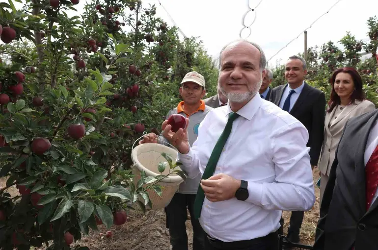 NÖHÜ’de 200 tonun üzerinde elma rekoltesi
