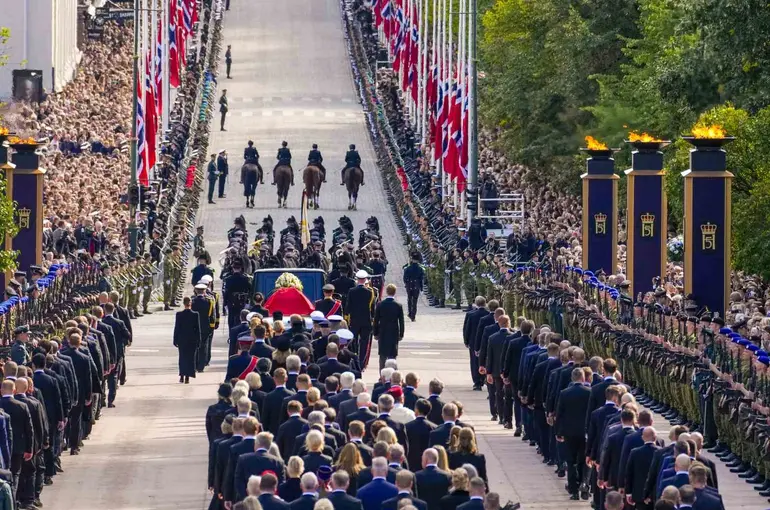 Norveç Kralı 5. Harald son yolculuğuna uğurlandı

