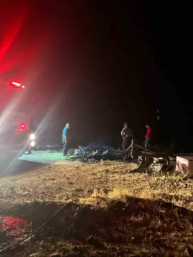 Odunluk yangını hayvan ağılına ulaşmadan söndürüldü
