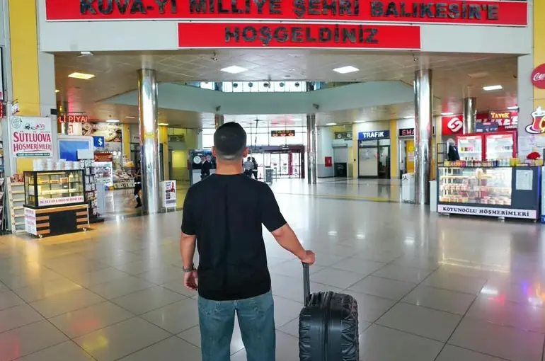 Öğrencileri terminalde Balıkesir Büyükşehir Belediyesi karşıladı
