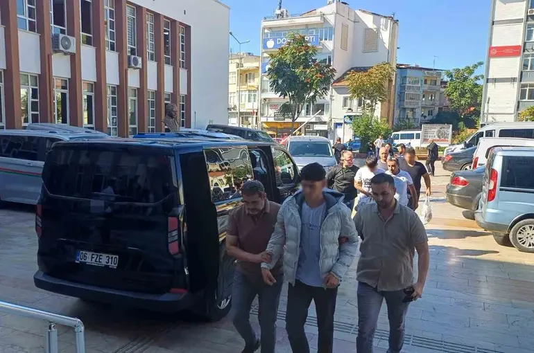 Okul çevresindeki pompalı tüfek olayında 3 tutuklama
