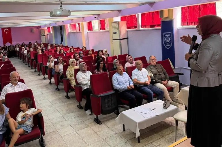 Okul öncesi öğretmenlerine Türkiye Yüzyılı Maarif Modeli eğitimi

