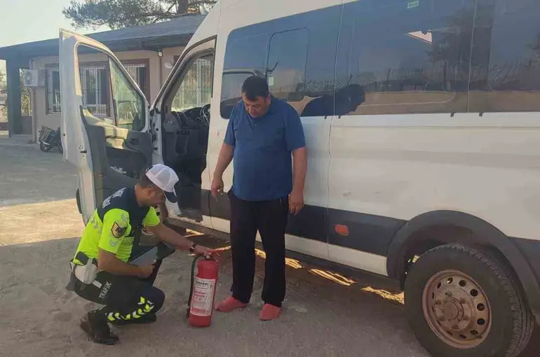 Okul servis araçları tek tek kontrol edildi
