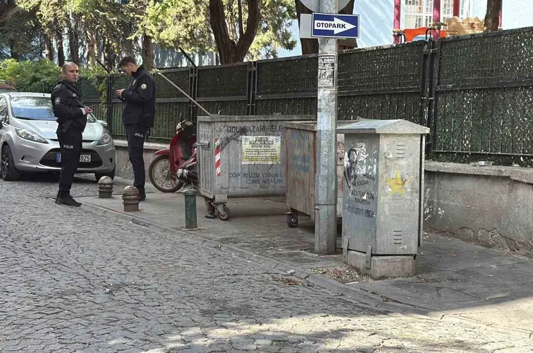 Okul yanındaki çöp kutusunda meydana gelen patlama polisi harekete geçirdi
