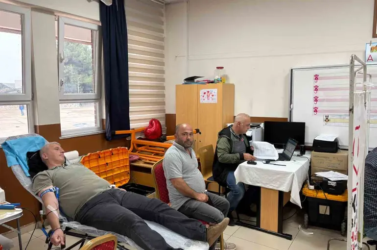 Okulda kan bağışı
