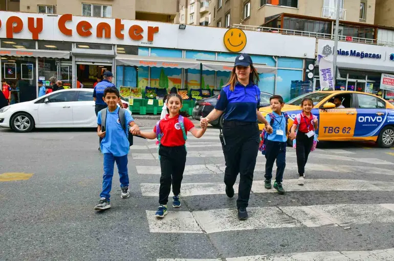 Okulların açılmasıyla Esenyurt’ta denetim seferberliği başladı
