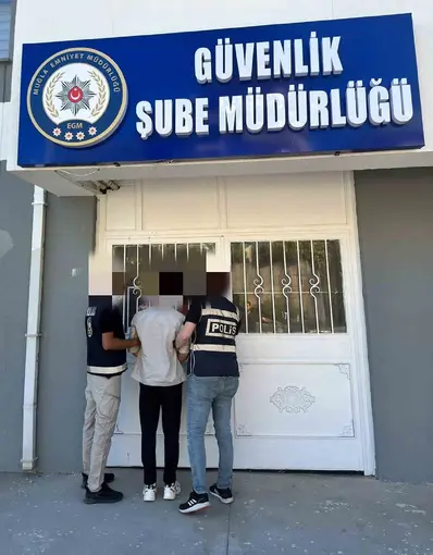 Okulun bahçesindeki Atatürk büstünü söken şahıs yakalandı
