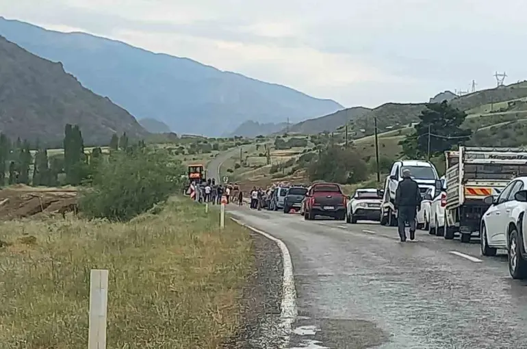 Oltu’da sağanak yağış sele neden oldu
