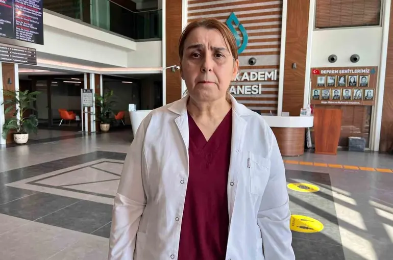 Operasyona alınan hastanın karnından ’dev tümör’ çıktı
