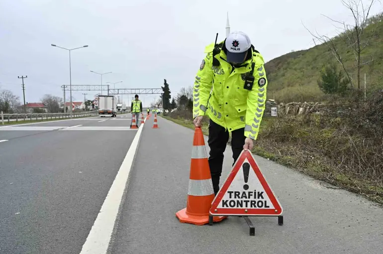 Ordu’da trafik denetimleri: Bir haftada 15 bine yakın araç ve sürücüsü denetlendi
