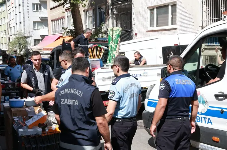 Osmangazi Belediyesi kaldırım işgallerine fırsat vermiyor

