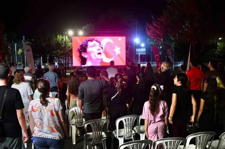 Osmangazi Belediyesi milli heyecanı meydanlara taşıdı
