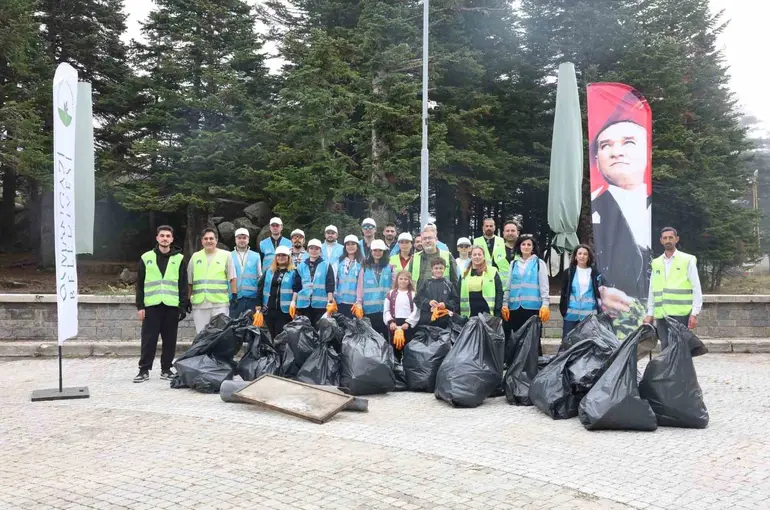 Osmangazi’de gönüllüler Uludağ için el ele verdi
