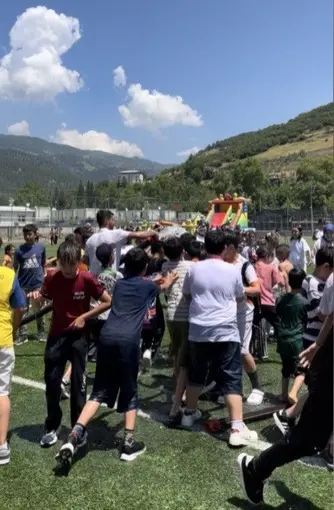 Osmaniye’de itfaiyeden çocuklara serinleten sürpriz
