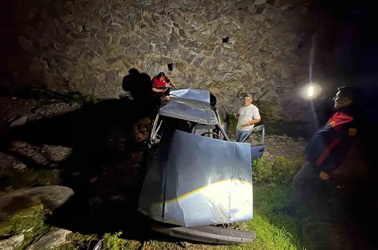 Osmaniye’de otomobil köprüden uçtu: 1 yaralı
