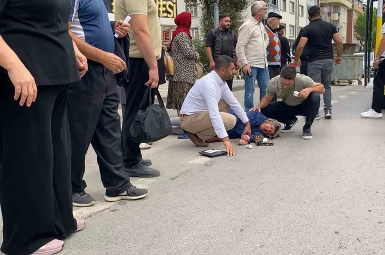 Otobüsün çarptığı yaşlı kadın ağır yaralandı
