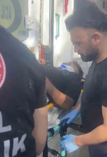 Otomobil şarampole yuvarlandı: 2 yaralı
