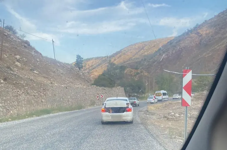 Otomobilin bagajında tehlikeli yolculuk

