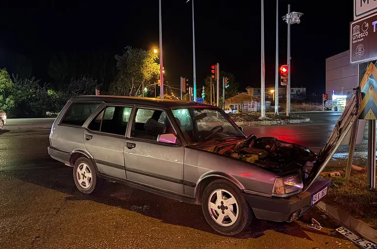 Otomobiller kavşakta çarpıştı: 1 yaralı
