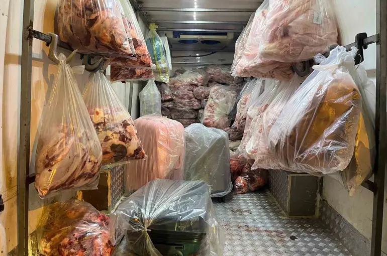 Otoyolda durdurulan kamyonetten 2 ton 809 kilo et ve sakatat çıktı
