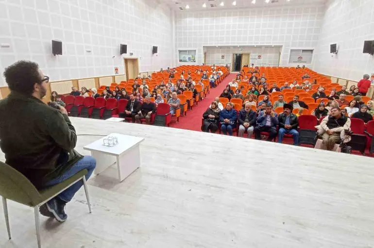 Oytun Erbaş’tan "Hayata Bir de Buradan Bak" söyleşisi
