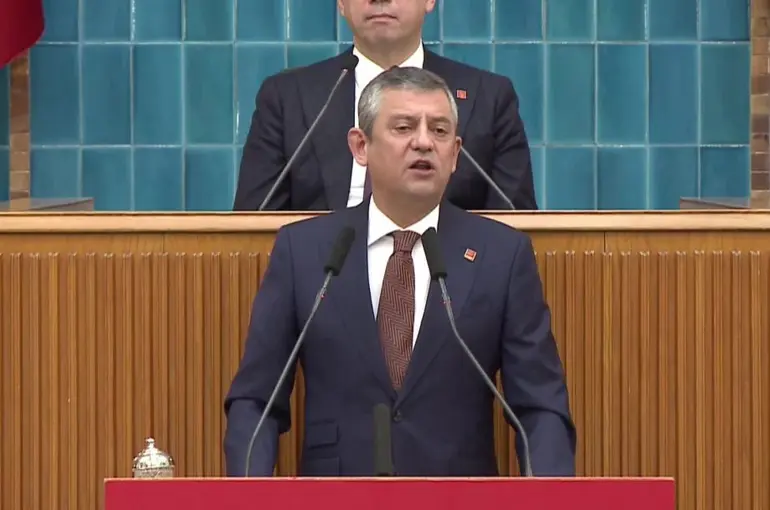 Özgür Özel: "Biz bu ülkenin yoksullarını onların insafına bırakmayacağız"