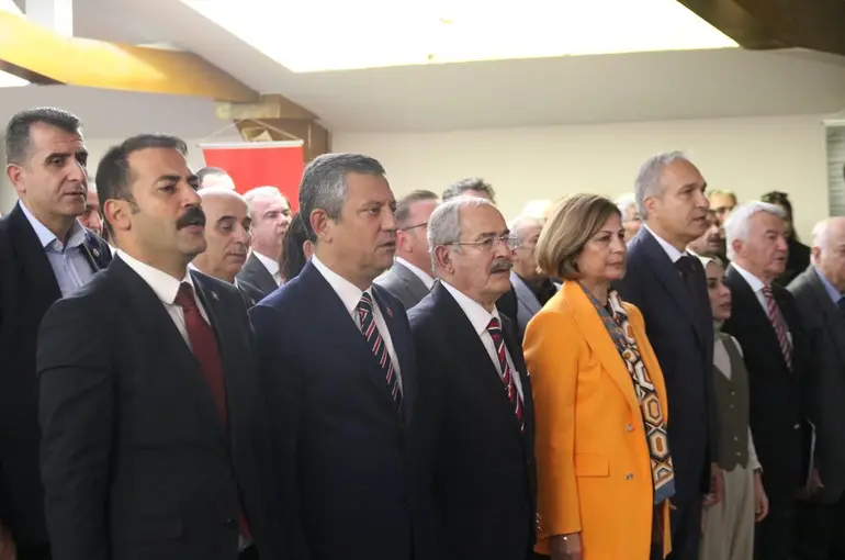Özgür Özel: "Devlet bey ve ben de beka sorunu tarif ediyoruz ama aramızda fark var"