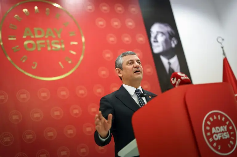 Özgür Özel: "Gündemimiz, ekonomi ve sosyal krizdir"