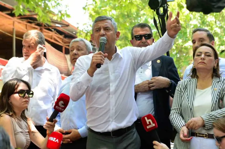 Özgür Özel: "Ya bir yol bulacağız ya bir yol açacağız"
